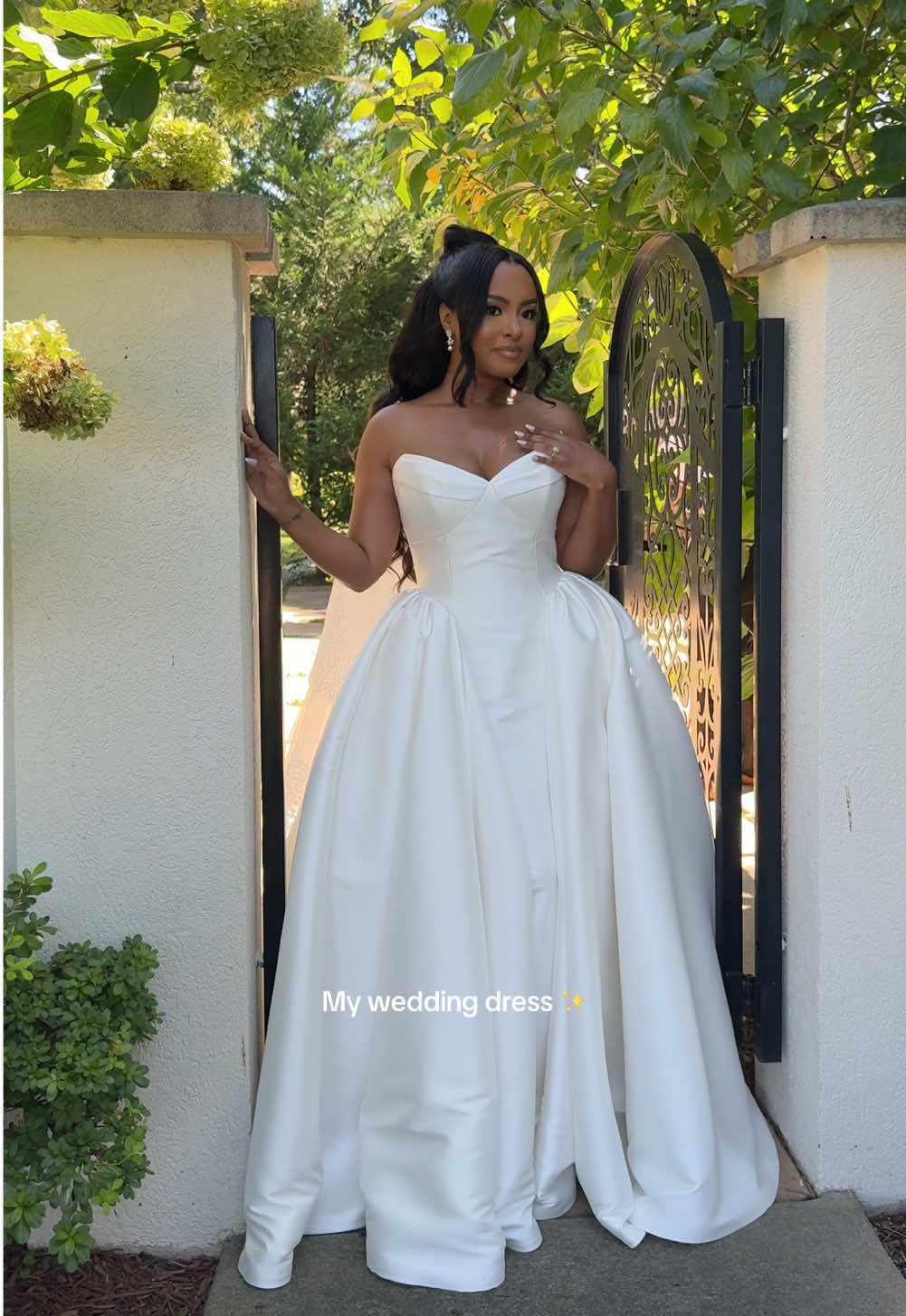 My dream wedding dress by @Justin Alexander 🥹🥹😭😭  content: @In the Moment Content Creators bouquet: @SUMMER BLOOMS #wedding #weddingdress #dress #bridetok #weddingtok #bridetobe #2025bride #2025wedding #blackbride #bride #bridalfashion #dressshopping #weddingday #weddinginspo #brideinspo #justinalexander #basquewaist #fyp 