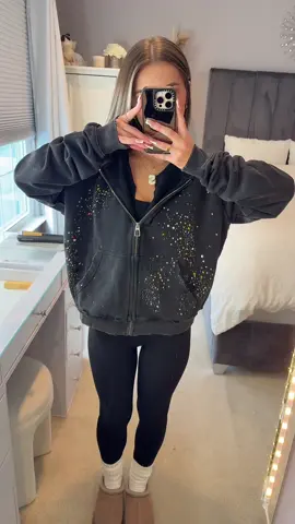 Love this sweatshirt ✨ @aelfriceden_official  #oversizedhoodie #zipupsweatshirt #rhinestonesweatshirt #zipup #hoodieszn 