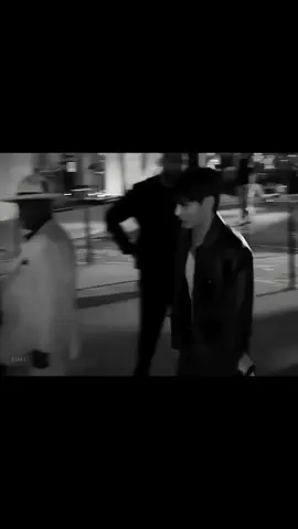 And Taehyung woke up in Jeon mansion, lying on Jeon Jungkook's bed 🌝 . . . #bts #btsv #btsjk #kimtaehyung #jeonjungook        