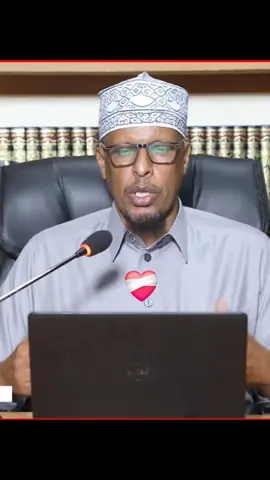 Anoo salaad kujiro hadii gabar ajanabi ah itaabato salaada ma iga bureysaa  shiikh maxamuud shibli  #osmaanmuqlis  #somalitiktok  #foryoupage 