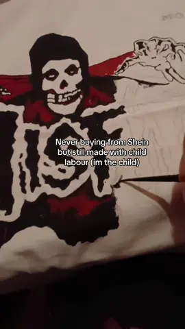 This shirt is taking FOREVER though… nearly 5 hours in and i only managed two third 💔 #misfits #DIY #alt #fyp 