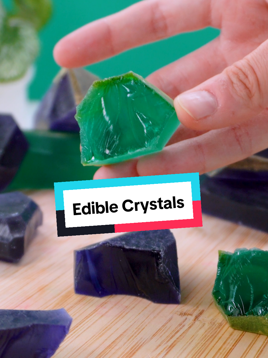 DIY EDIBLE CRYSTALS are the ULTIMATE test of patience! ✨Recipe sourced from @catherine.desserts⁩: Ingredients: • 3 cups water • 3 tbsp agar powder • 5 cups granulated sugar • Food coloring (optional) • Flavor extracts (optional) Directions: 1. In a medium saucepan over medium heat, whisk together the water and agar powder until dissolved. 2. Bring to a boil, then slowly add the sugar, stirring until the mixture turns clear. Lower the heat and simmer for 20 minutes. 3. Divide into bowls, then mix in food coloring or flavor extracts if desired. Pour into greased containers and refrigerate for 2–3 hours until set. 4. Remove the jelly from the containers and cut into gem-like pieces. 5. Spread on a parchment-lined tray and let dry at room temperature for 3–5 days, until the outside hardens into a crunchy shell. 6. Decorate, display, or just bite into these sparkling treats! Crisp on the outside, soft and chewy on the inside! 💎🍬