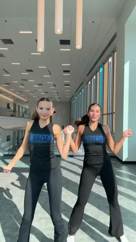 twinn @ME 🪩💸🤍 #fyp #foryoupage #dance 