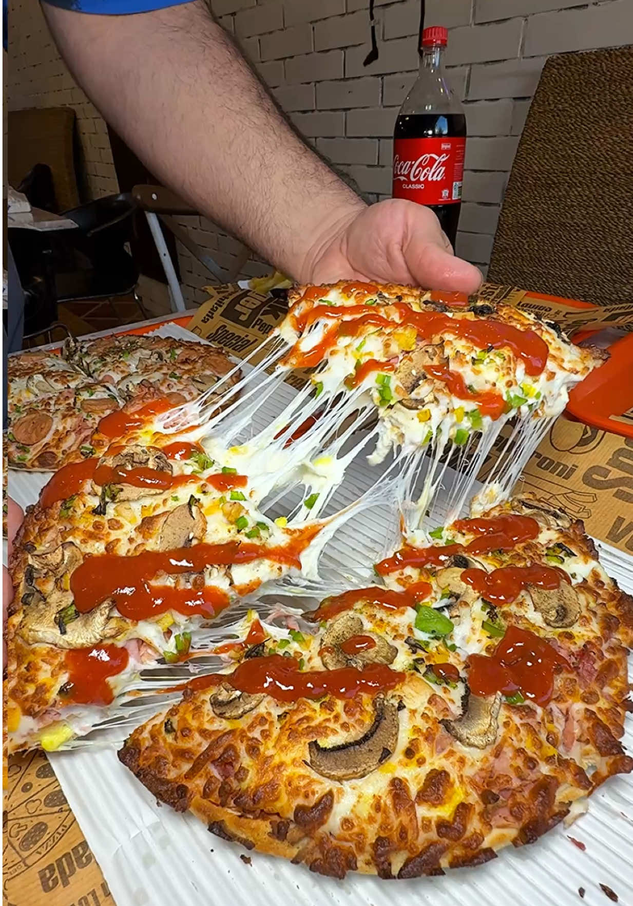 خوشمزه ترین پیتزا فروشی تهران‌ . حکیمیه بلوار بهار روبروی پمپ‌بنزین ، پیتزا گرانو