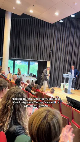 “Sans vous, le Village n’existerait pas.” Lors de la conférence de presse de la promo 8, Frédéric Baraut, Directeur Général du Crédit Agricole Centre France, a rappelé ce qui fait la force du Village by CA : ➤ Une alliance unique entre partenaires, startups et animateurs. Ce lien humain et collaboratif, c’est ce qui rend cet accélérateur si singulier. 👉 Restez connectés, la suite arrive… 🎥 Un contenu Clermont Connecté, propulsé par @artiboost_  #ClermontConnecté #LeVillageByCA #Promo8 #Innovation #Startup     