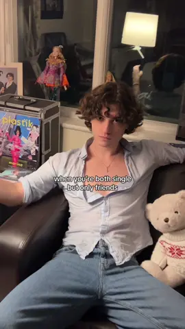 that’s what being single does to you #fyp #singlelife #viral #friends 