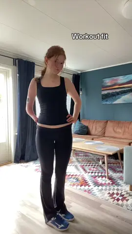 Flare yoga pants are so cute #outfit #fashion #inspo #gym #creatorsearchinsights 