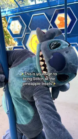 #stitch #pineapple #disneyland #Foodie #cute 