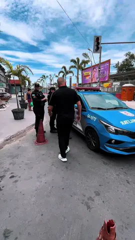 Hoje é mais um domingo em São João de Meriti, e como sempre, estou nas ruas, conversando com a população e visitando os comerciantes da nossa cidade. Durante minhas visitas, tive a alegria de encontrar uma viatura fruto do trabalho que realizamos em Brasília, na Comissão de Segurança Pública. Essa viatura é resultado do nosso compromisso com a segurança pública e foi uma das cinco que conseguimos doar, no final do ano passado, ao 21º Batalhão da Polícia Militar, por meio da bancada do Rio de Janeiro. Fico feliz em ver que nossos esforços estão trazendo resultados concretos para a nossa cidade, ajudando o efetivo da polícia militar a oferecer um serviço de melhor qualidade à população. Meu compromisso é com você, cidadão meritiense. Continuarei trabalhando para trazer mais recursos e melhorias para a nossa saúde, educação e segurança. Como deputado federal, sigo presente nas ruas de São João de Meriti e em Brasília, sempre dedicando meu mandato ao bem-estar da nossa cidade. Juntos, vamos construir um futuro melhor para todos! #segurança #rj #fyp 