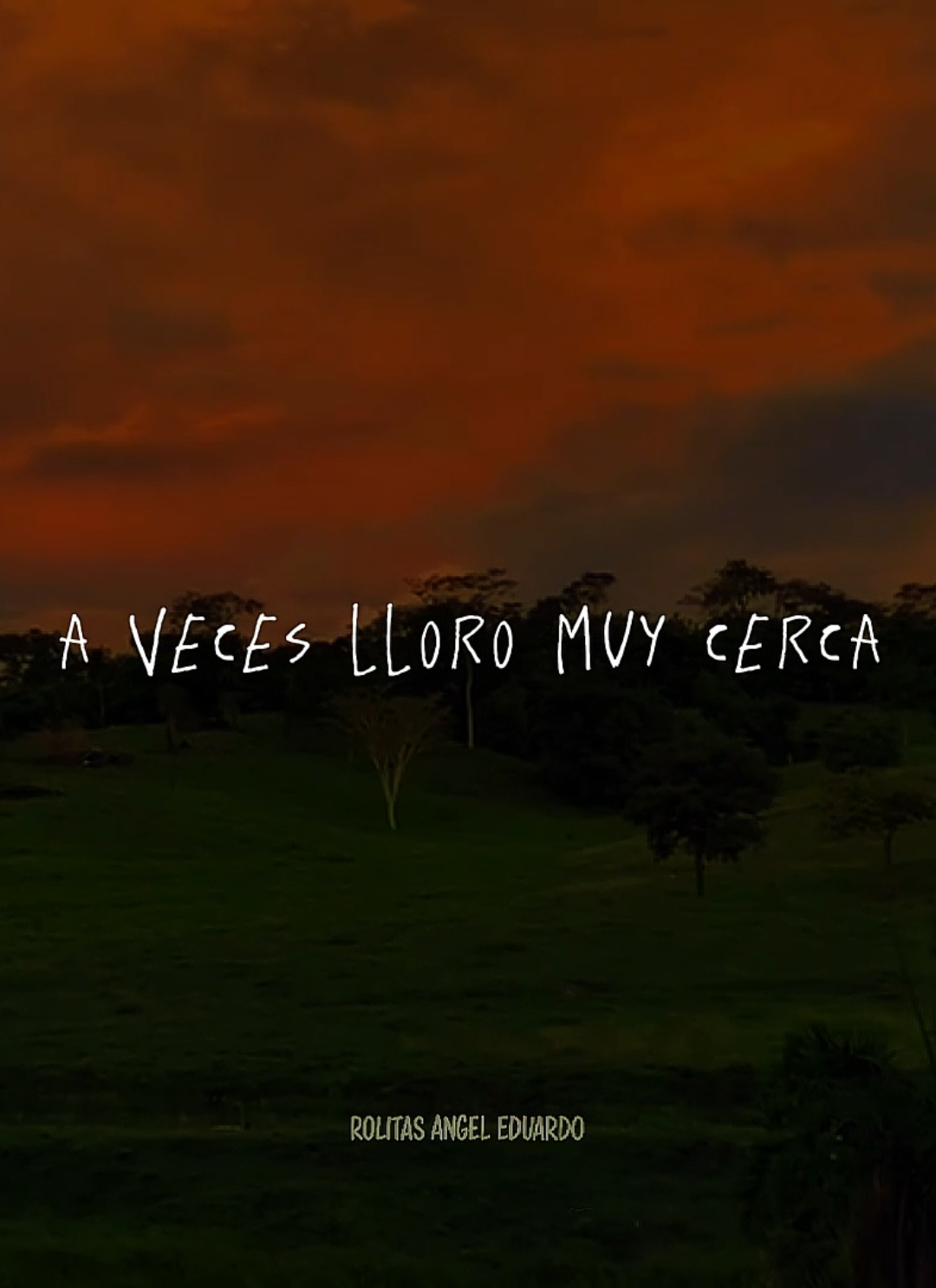 A veces lloro muy cerca de las botellas❤️‍🩹 #micasanueva #losinvasoresdenuevoleón #rolitas_eduardo #musica #miusic 