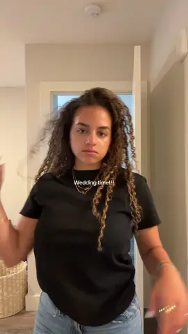 I love love💋💋🫧🫧❤️❤️✨✨🫶🏼🫶🏼☁️☁️ #wedding #weddingguest #curlyhair #grwm #curlyhairstyles 