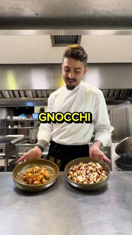 GNOCCHI  O segredo de um nhoque perfeito começa na cocção da batata! Assar em forno preaquecido a 180 °C por cerca de 50 minutos garante um purê seco e cheio de amido, a base para uma massa leve e delicada. Depois é só respeitar as proporções e trabalhar a massa o mínimo possível para não ativar o glúten em excesso. Caso prefira , pode também cozinhar em água mas com a batata inteira com casca . 🔹 Ingredientes (4 porções): 	•	440g de batata Asterix assada e espremida ainda quente ( peso já do purê pronto )  	•	220g de farinha de trigo peneirada 	•	1 ovo inteiro 	•	Sal fino a gosto 	•	Pitada de noz-moscada (opcional) Misture até obter uma massa homogênea, faça rolinhos, corte os nhoques e cozinhe em água fervente até que subam à superfície. Finalize rapidamente no molho antes de servir, caso não sirva imediatamente, pare a cocção em banho maria invertido e armazene com um fio de azeite. Qual vai ser a sua escolha para esse nhoque: molho branco ou um vermelho?