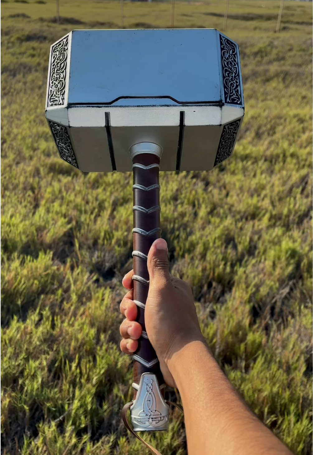 Solo los dignos pueden tener este poder  #youchoose #thor #chrishemsworth #mjolnir #martillodethor 