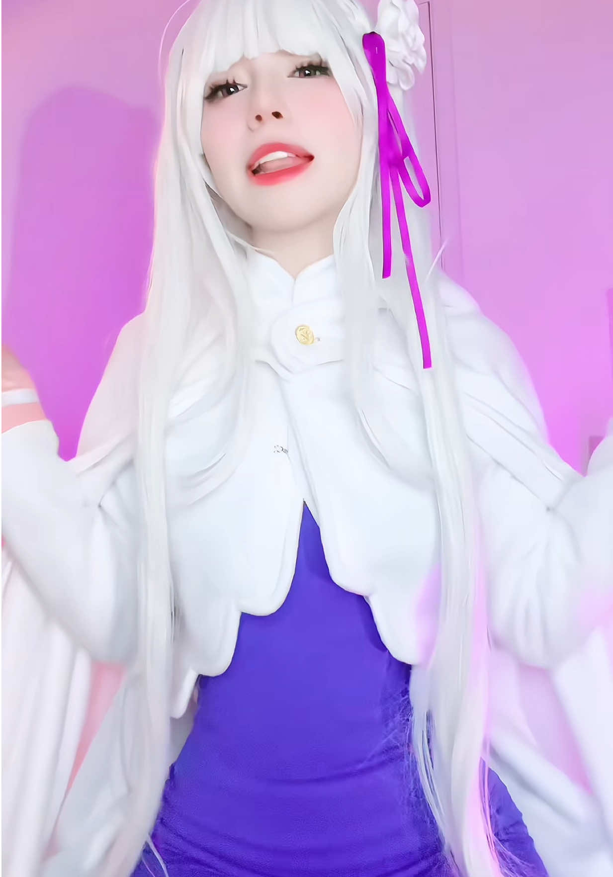 Haz bajado tanto en tu fyp que te encontraste con un trend de 2021 jajaja 🌸💫 #cosplayergirl #cosplaygirl #emiliarezero #rezerocosplay #cosplaytrend 