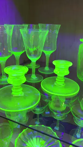 Some nice uranium pieces we seen at the antique store. 