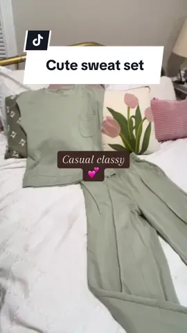 #womenssweatset #classycasualoutfits #weekendwear