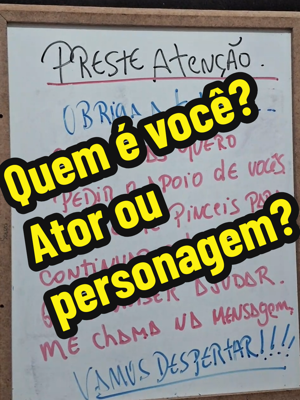 Quem é você? Você como personagem atua em vários setores da vida. Você é pai, mãe, filho sobrinho, funcionário, marido, esposa, etc, ou seja, não dá pra definir quem você é no jogo dos egos, porém você é  o ator principal, a consciência que interpreta os vários personagens. #espitualidade #matrix #consciência #sistema #despertar 