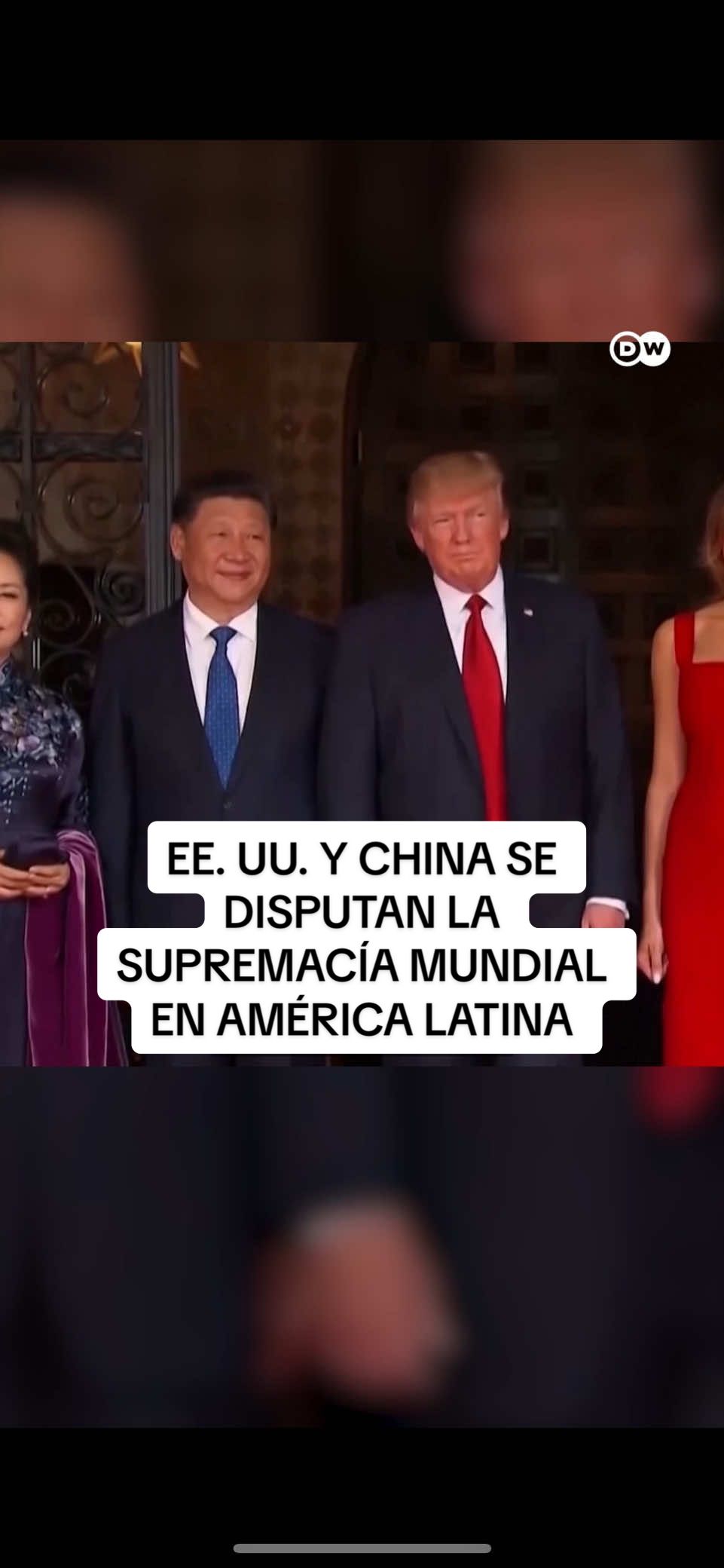 Estados Unidos y China se disputan la supremacía mundial en América Latina Latinoamérica solía tener a Estados Unidos como el socio comercial más grande y confiable. Sin embargo, en los últimos años, China se ha acercado a la región ofreciendo comercio, préstamos e inversiones. El gigante asiático ya es el mayor socio comercial de Sudamérica y continúa creciendo. Estados Unidos, con la política comercial dispuesta por la administración Trump, se aleja de países de la región como Colombia o Brasil. ¿Qué debe hacer Latinoamérica para no ser afectada por esta disputa? #DWPlazaFráncfort