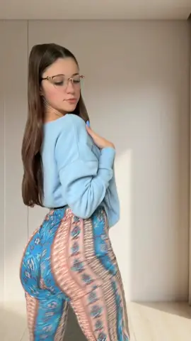 Dancing girl  How many would you rate #Dancinggirl  #Howmanywould #yourate#followme #Love followers➕ follow 🥰me 😘