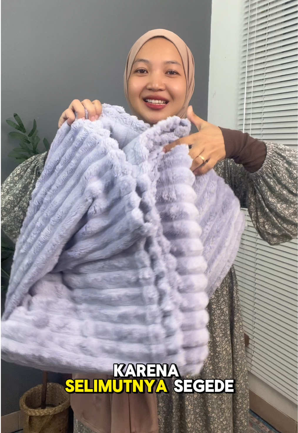 Selimut lembut empuk halus dan adem. Gede banget ukurn 150x200. #wibgajian #wibgajiansale #selimut #selimutlembut 