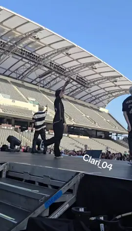 i'm no intorvert at a kpop concert 😭 #cannotbelievethis #yeonjuntxt  #txtconcert #txtworldtouracttomorrow 