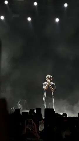 siap kulawan mereka untukmu hari ini  -perseverance                     #hindia#perseverance#projectd#detjolomadoe#teamhindia 