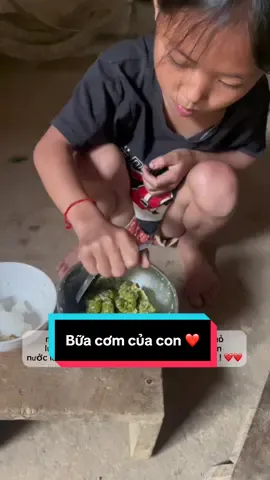 khi những đứa trẻ ở nơi đủ đầy còn mải hạnh hoẹ cha mẹ từng món ăn. thì ở đây các con biết bằng lòng với những gì cha mẹ có ❤️#megio #videoviral #xuhuongtiktok #vungcao #viraltiktok #treemvungcao 