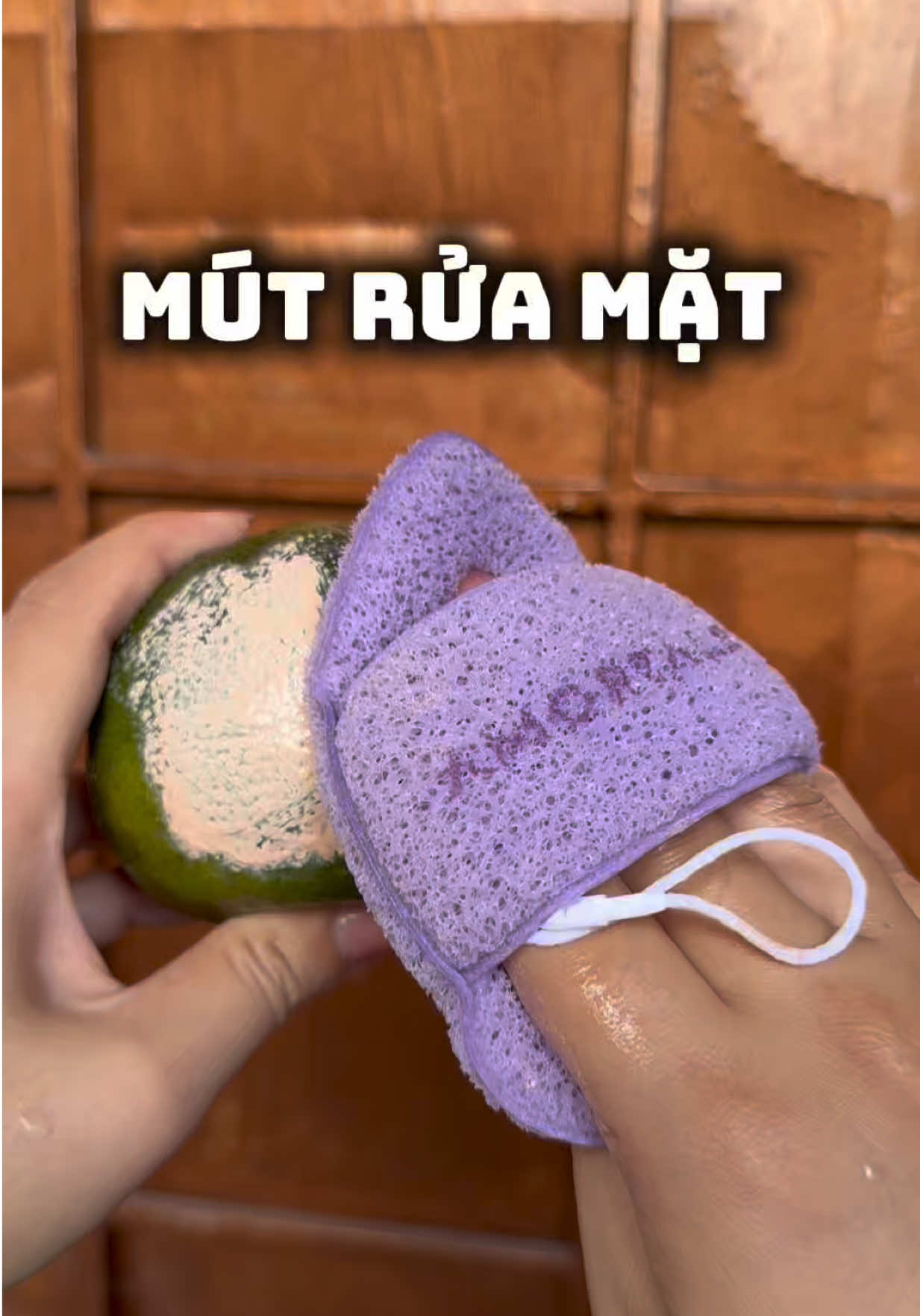 Rửa mặt bằng miếng mút bọt biển này 3 tháng nay trvia da mặt láng và thấy mụn đầu đen bye luôn #linhdungroi #mutruamat #bongruamatamortal 