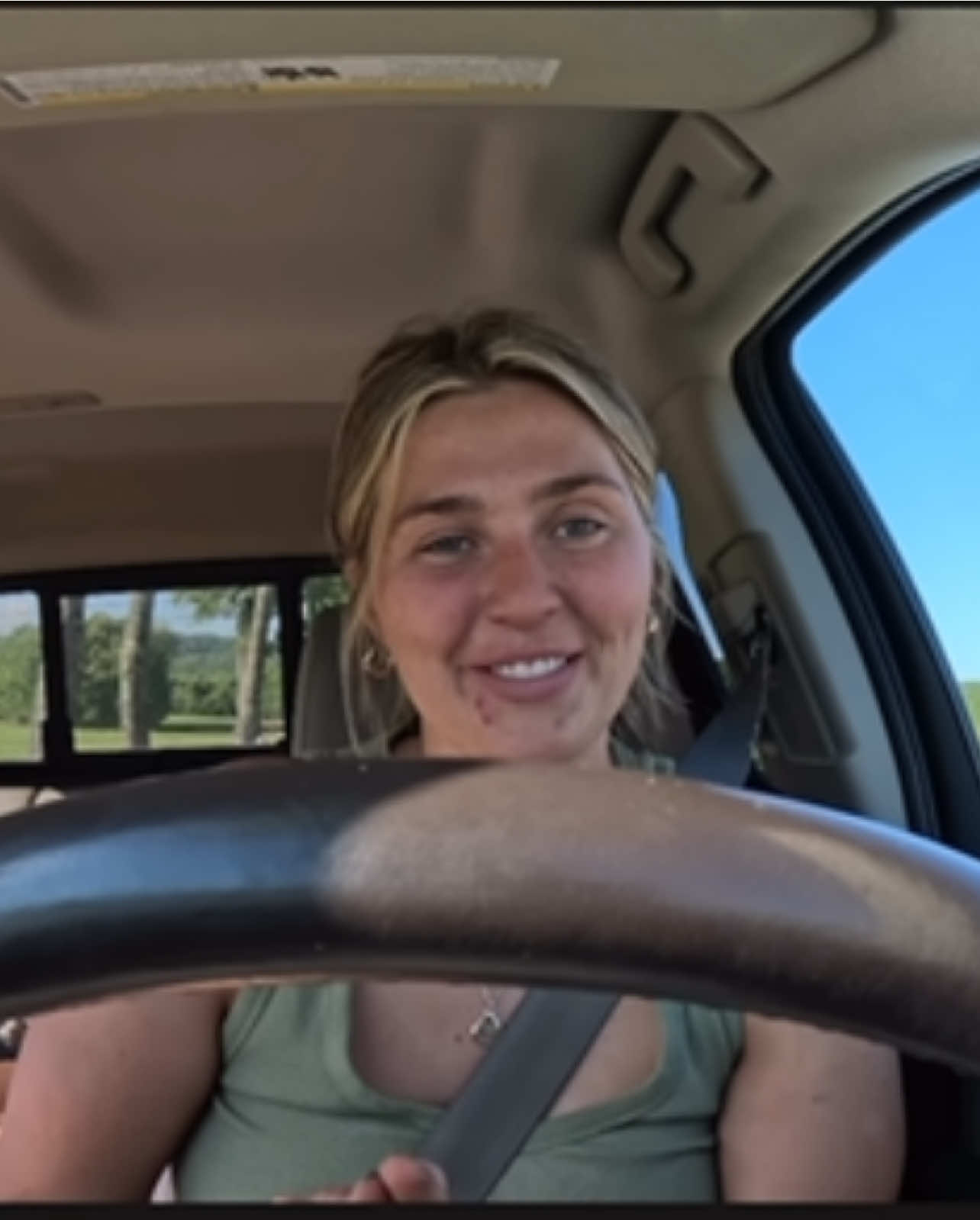 #farmersdaughter #farmlife #farmlifeisthebestlife #familyfarm #beef #cow #cows #farmanimals #farmequipment #johndeere #diesel #fyp 