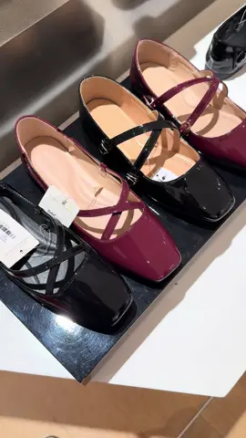 flatshoes glossy dari #shopatblow #flatshoes 
