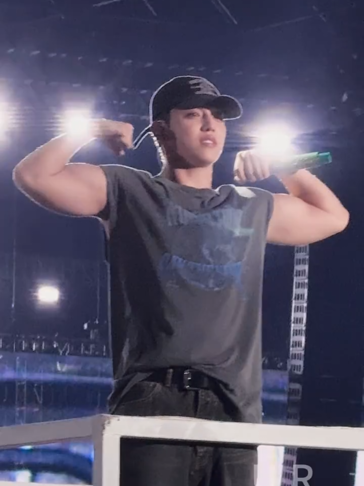 his biceps are the only g🔫s  allowed at the concert 💪 #scoups 