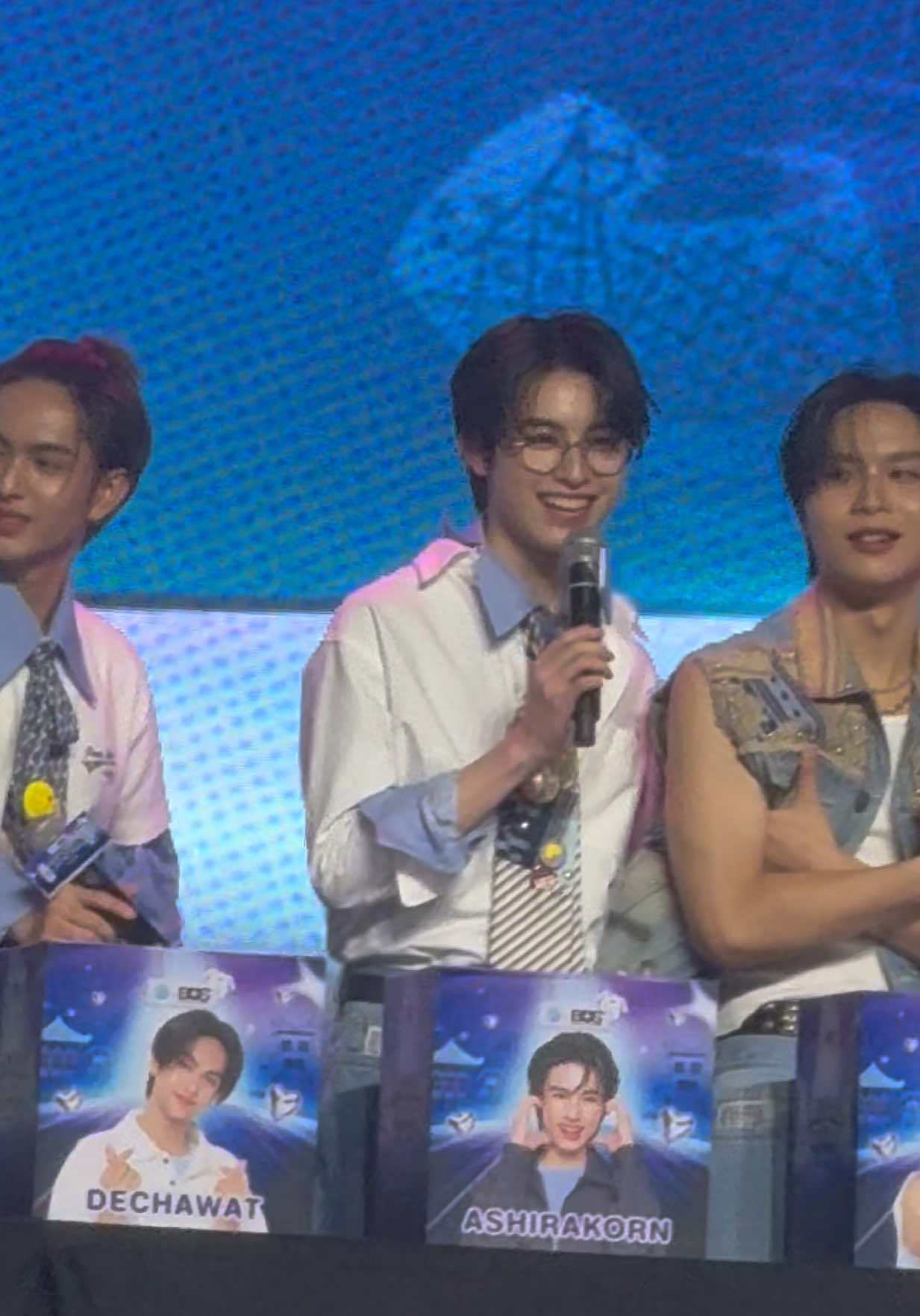 พี่อะชิ: รูมเมทคนไหนในบัส#ซิ่งเจแปน อยู่ด้วยแล้วสนุกสุด #DutchMillPowerBUSstation #DutchMillxBUS #aaashirakorn #aabus 