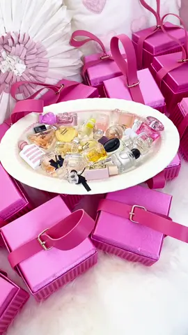 Get ready for your perfume gift box! #perfumes #perfumetiktok #perfumecollection #perfumeaddict #parfumviral 