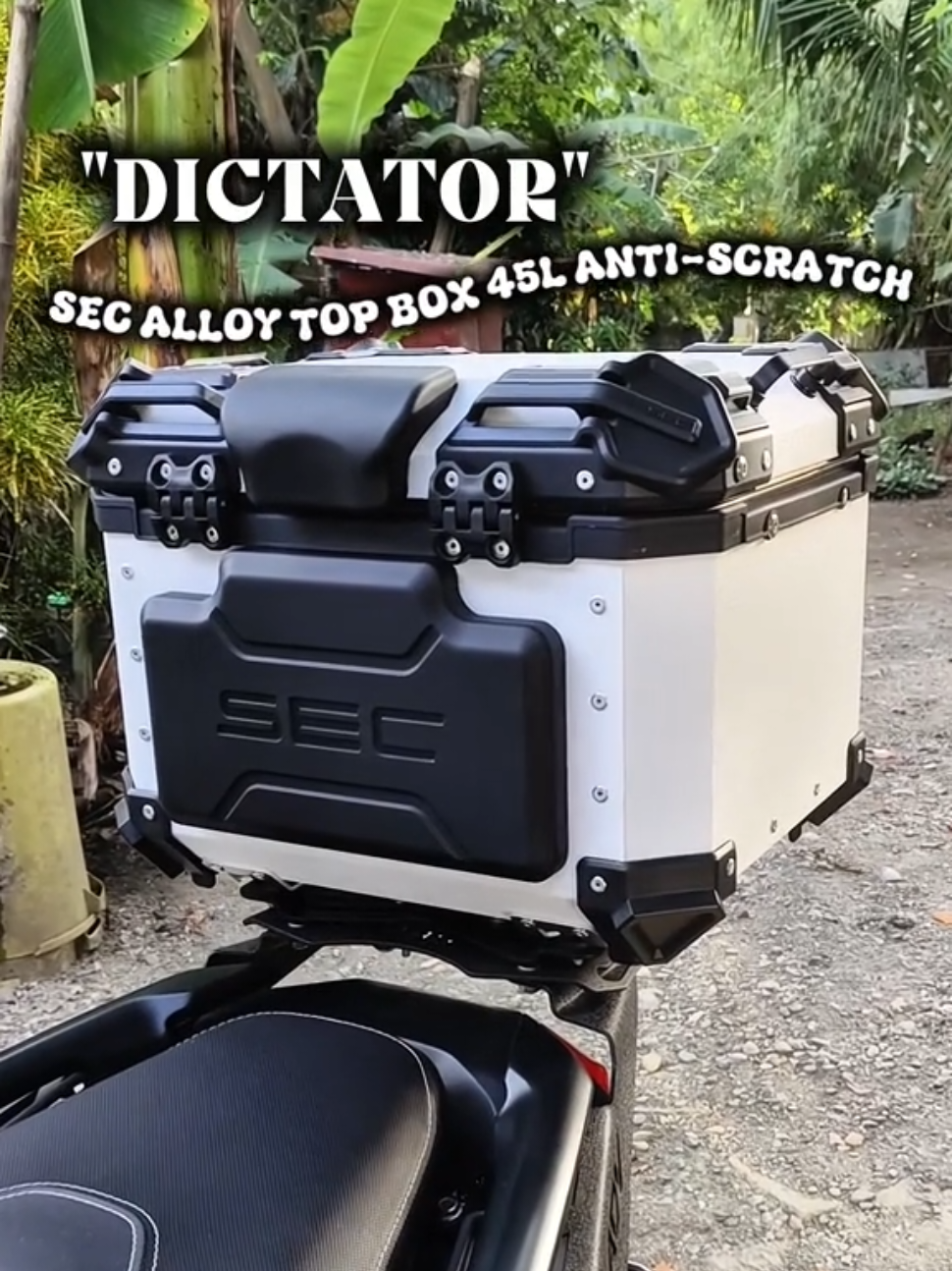 SEC Dictator Anti Scratch 45 Liters Alloy TopBox *Fit Fullface Helmet *Metal Baseplate *With Pockets with Zipper *With Pocket for Thumbler *With Backrest *With Leather Inner Padding *Fit Any Bracket #SECTOPBOX #DICTATOR #SEC #TOPBOX45L #SECDICTATOR 