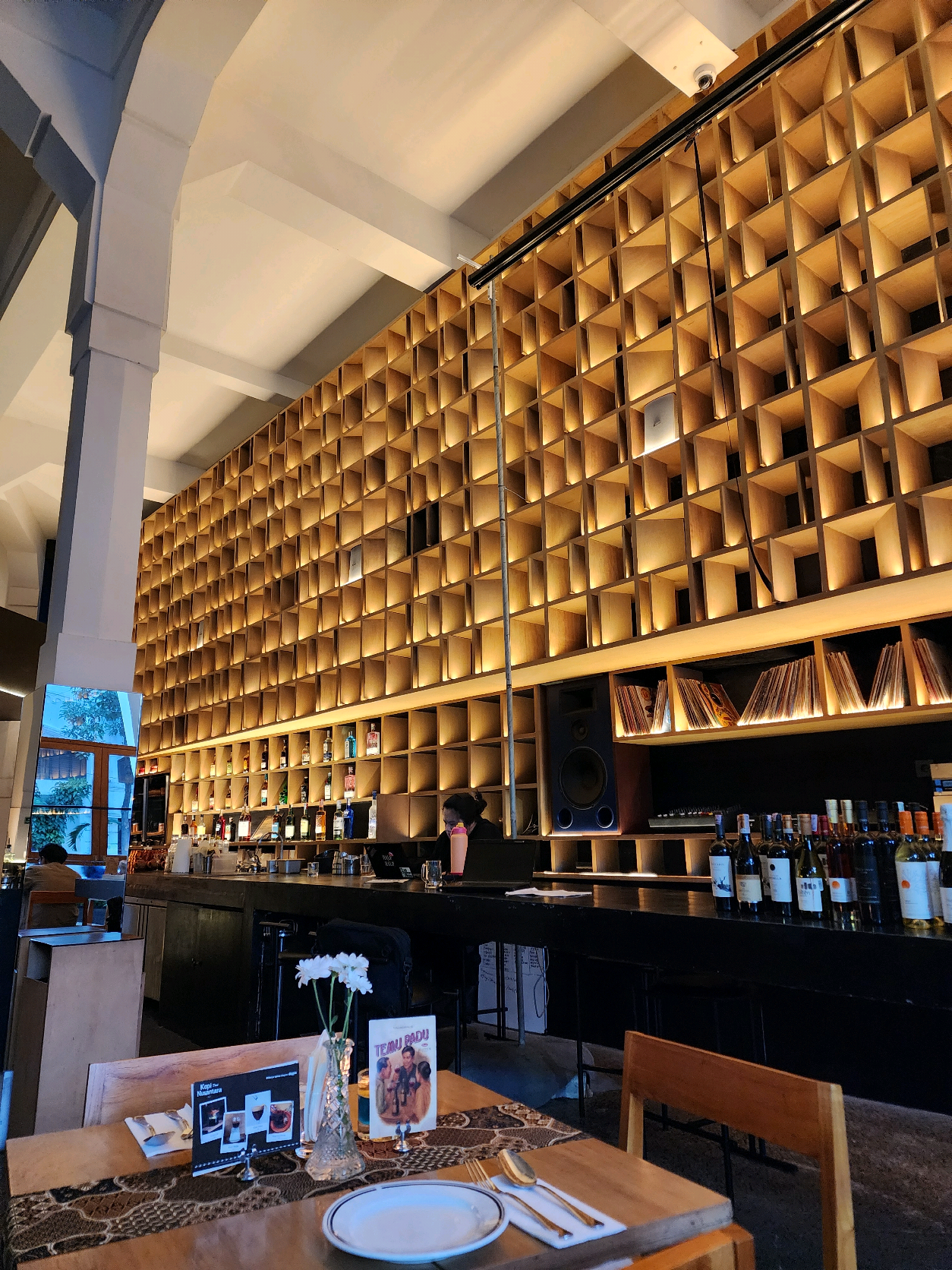 Spend weekend di Jalan Tunjungan Surabaya, seru lho 😁 banyak banget kulineran enak dan spot foto-foto instagrammable. #weekend  #jalantunjungan #jalantunjungansurabaya #tiktok  #fyp 