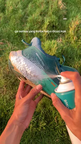 Budayakan sepatu sebelum masuk rak harus bersih wangi ✨ #loxus #loxusinstantcleaner #pembersihsepatu 