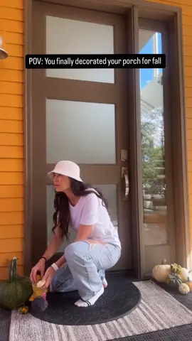 I am NOT READY yet Mariah!! Can we please enjoy fall for a little bit?! 🤣❤️ Because we know it’s almost Halloween, which means it’s almost Christmas, which means it will be 2025 before we know it!  . Also why do stores insist on already having all the Christmas/holiday decorations out by the end of summer? I sh*t you not… I already saw decor for Valentine’s Day! 🤦‍♀️😩