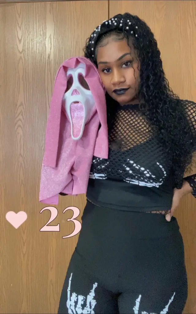 🤭😈🖤 #aquariuswomen #fyp #blackhorrortiktok #womeninhorror #halloweenlover 