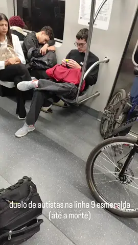 duelo de autistas na linha 9 esmeralda (até a morte)