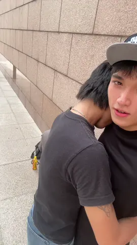 Cậu bé ấy...