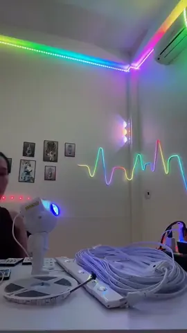Đèn Dây Led RGB 16 Triệu Màu: 16 triệu màu, điều khiển app tiện lợi với 250 kiểu nháy. Tha hồ trang trí!