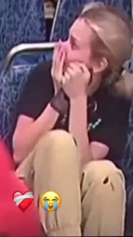 Este asesinato ocurrió el 22 de  agosto2025 ,ucraniana fue atacada por un estadounidense ,esto ah provocado indignación ala población ya que nadie pudo defenderla murió sin saber el xq le hicieron eso, que en paz descanse y elque lo hizo que pague caro #fyp #foryoupage 