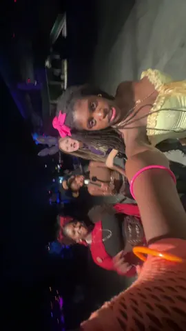 Join us for a bite  #Halloweenhorrornights2025 @feathery freak w/ a beak @Alyna ‼️ 