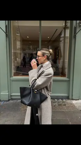 Hi Guys, this is our flagship model from London.. she is well known by the name Maia. She is very elegant in using all kinds of designs that I have. Besides being talented she is also very charming. #MODEL #DESIGNER #NEWYORK #USA #fashionUSA #OOTD #fashiontiktok #LOSANGELES #DC #TEXAS #FLORIDA #elegantstyle #FAMOUS 