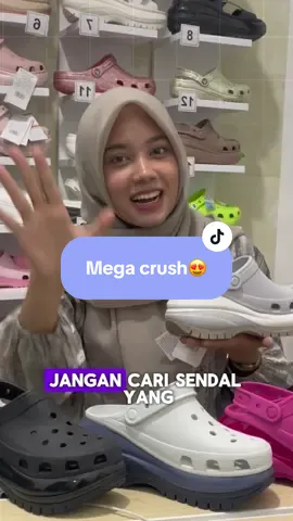 Kalo liatt mega crush itu kerenn bangett, model nya elegant tinggi style #sendalbaim #sendalmurah #crocs #sendalwanita #tokoonline 