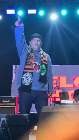 Pa to the trick ft Mukarakat - Jump Around