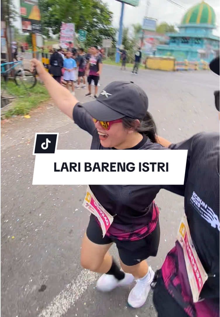 Event lari pertama sama istri 8KM finish #Running #kafeincoffee #banyuwangi 