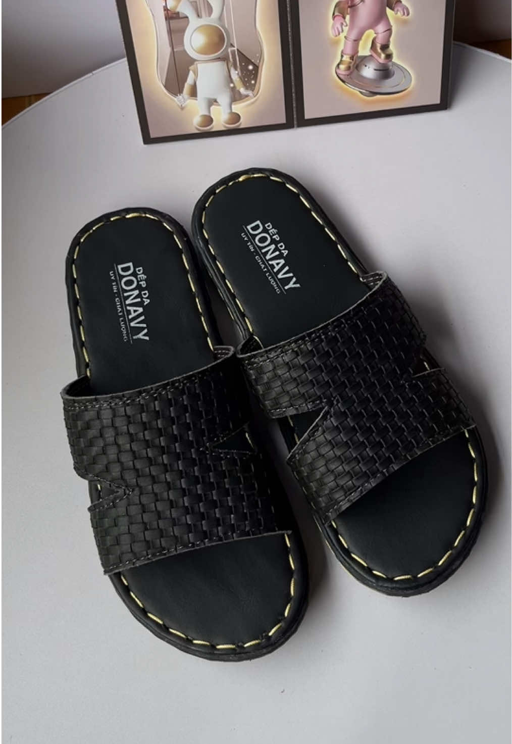 Dép quai ngang DONAVY thiết kế độc đáo , da mềm đi êm chân , khâu thủ công rất bền nha #Huynhhoa96 #dépnam #depquaingang #xuhuong  @Huỳnh Hoa 96 
