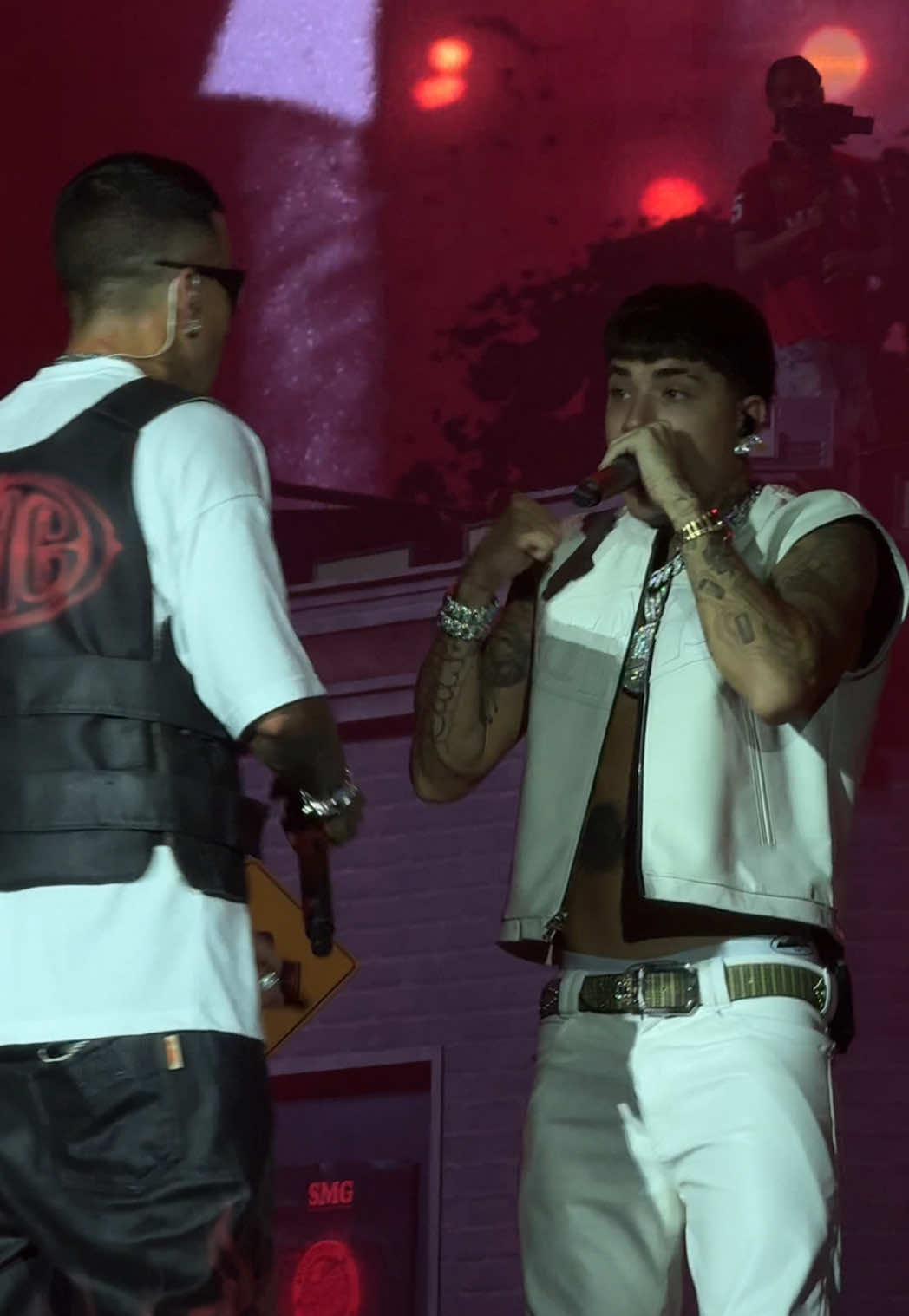 La complicità di Sfe e Shiva 🤝🩸 #sferaebbasta #shiva #smg #concertirap #rapitaliano SMG live Rho fiera