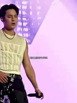 HE’S SOO INSANEE 😫😫 #mingyu #kimmingyu #seventeen17_official #fyp #foryoupage 